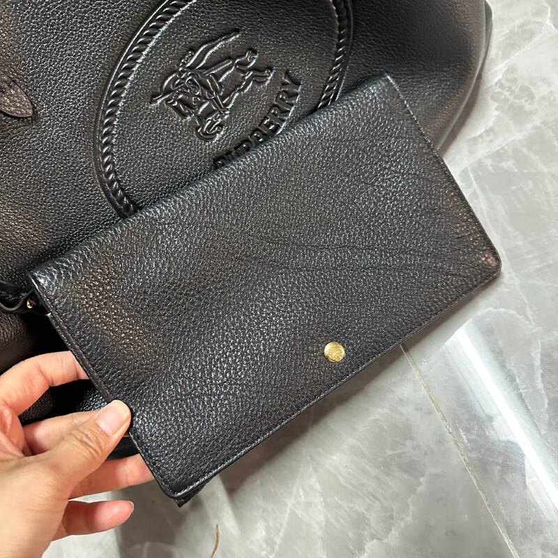 Burberry Black 40x30x16cm shoulder bag — Premium Replica