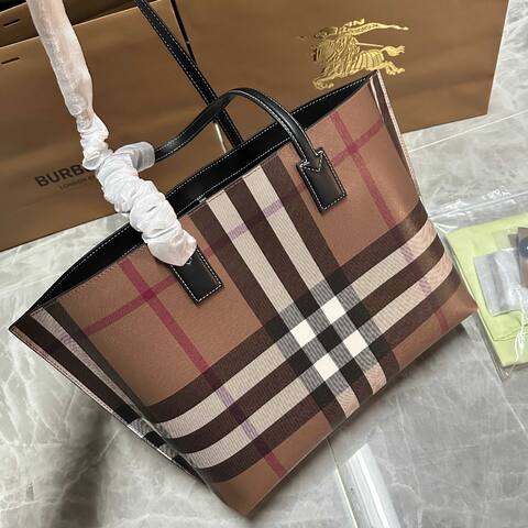 Burberry Brown shoulder bag 1 1 Replica