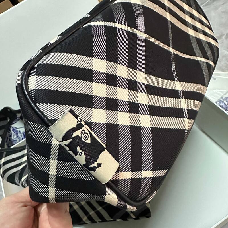 Burberry Black shoulder bag — 1:1 Replica