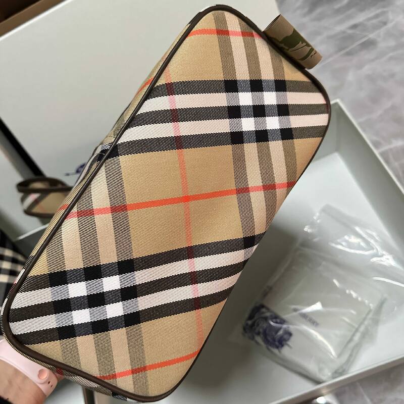 Burberry Black shoulder bag — Premium Replica