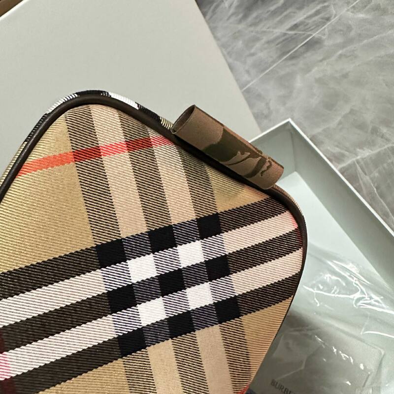 Burberry Black shoulder bag — Premium Replica