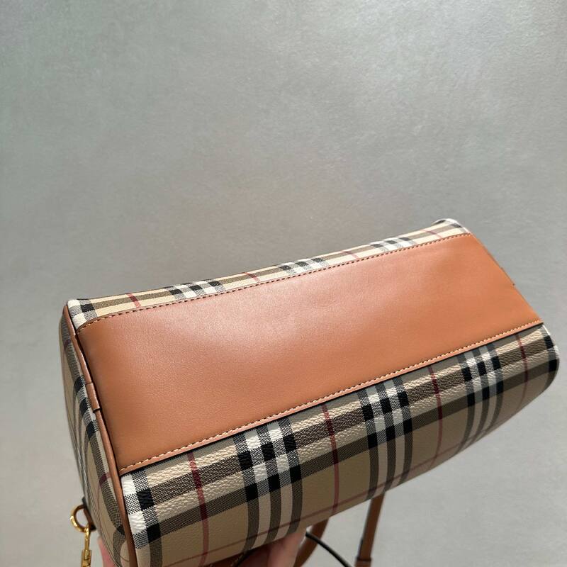 Burberry Brown 30x22x12cm shoulder bag — AAA Quality Replica