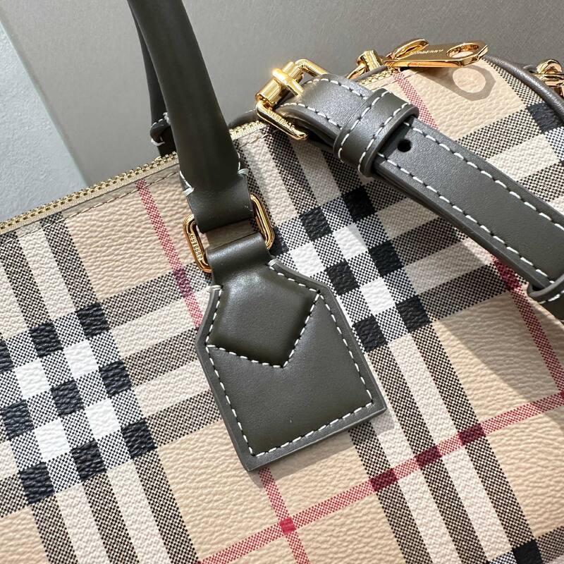 Burberry shoulder bag — Premium Replica