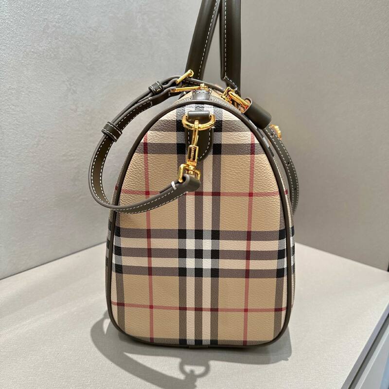 Burberry shoulder bag — Premium Replica
