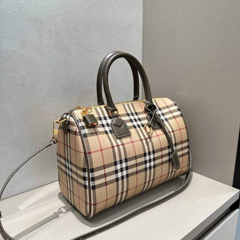 Burberry shoulder bag — Premium Replica