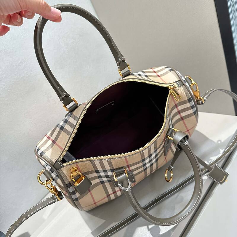 Burberry shoulder bag — Premium Replica