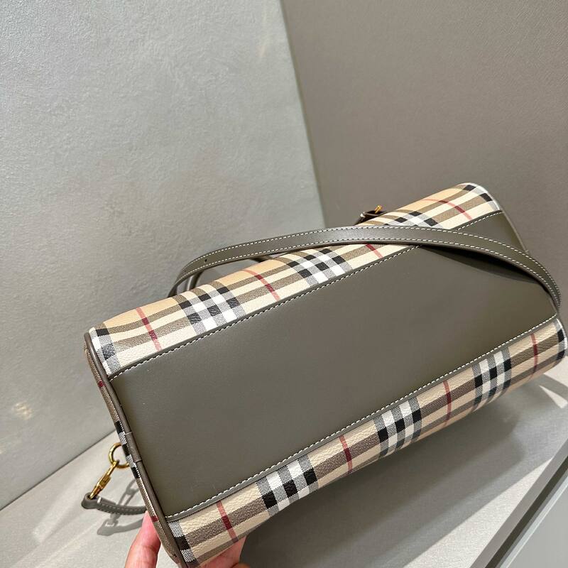 Burberry shoulder bag — Premium Replica