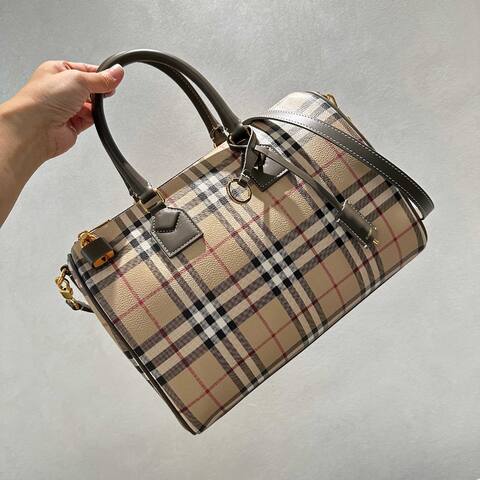 Burberry 30x22x12cm shoulder bag Top Quality Replica