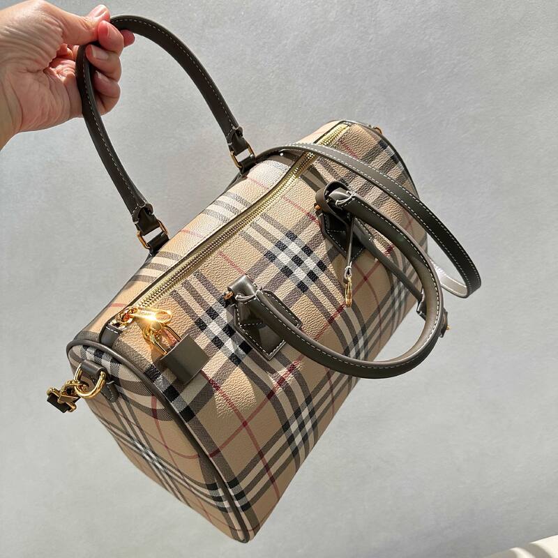 Burberry 30x22x12cm shoulder bag — Top Quality Replica