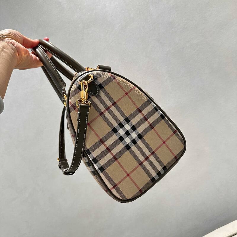 Burberry 30x22x12cm shoulder bag — Top Quality Replica