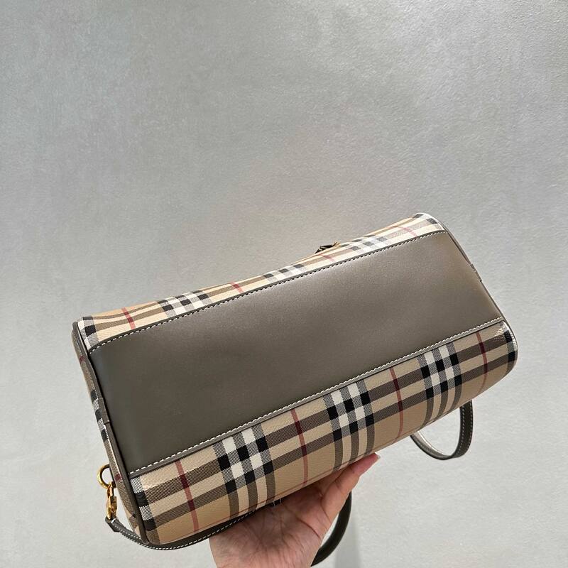 Burberry 30x22x12cm shoulder bag — Top Quality Replica