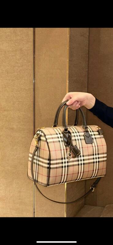 Burberry Beige 30x22x12cm shoulder bag — AAA Quality Replica