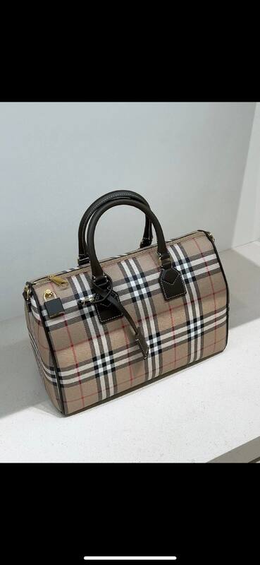 Burberry Beige 30x22x12cm shoulder bag — AAA Quality Replica