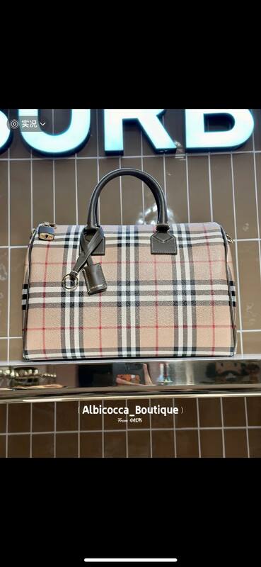 Burberry Beige 30x22x12cm shoulder bag — AAA Quality Replica
