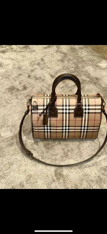 Burberry Beige 30x22x12cm shoulder bag — AAA Quality Replica