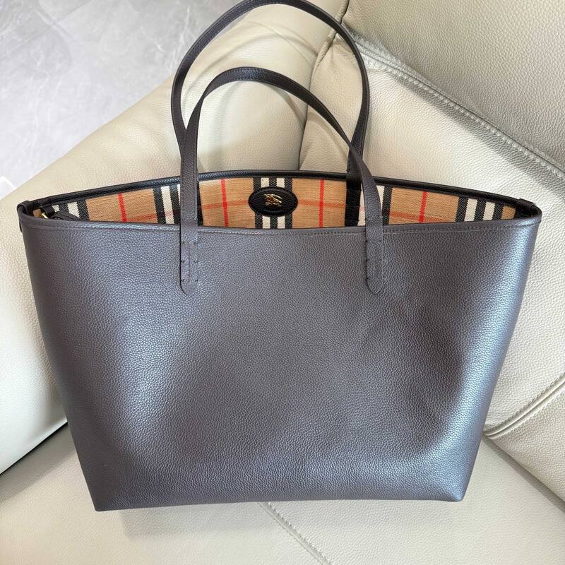 Burberry Black shoulder bag — AAA Quality Replica