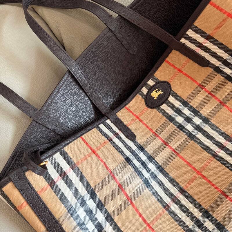 Burberry Black shoulder bag — AAA Quality Replica