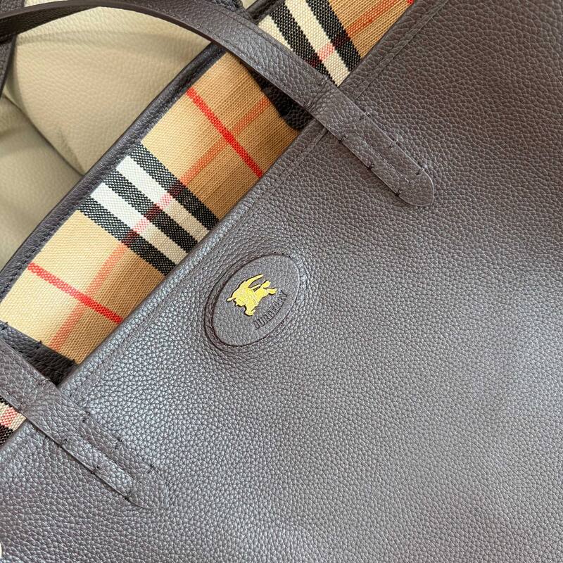 Burberry Black shoulder bag — AAA Quality Replica
