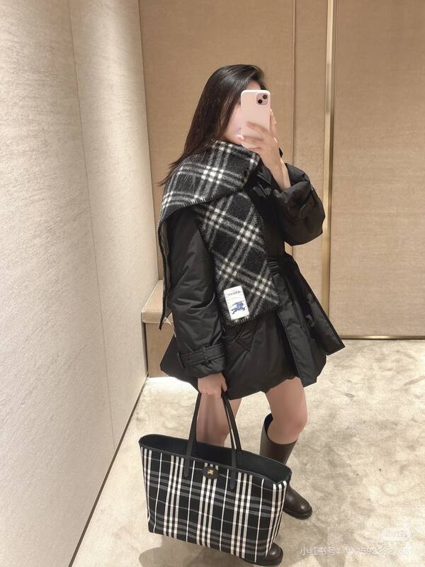 Burberry Black shoulder bag — Top Quality Replica