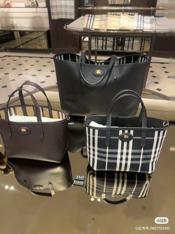 Burberry Black shoulder bag — Top Quality Replica