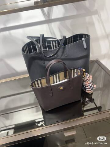 Burberry Brown shoulder bag 1 1 Replica