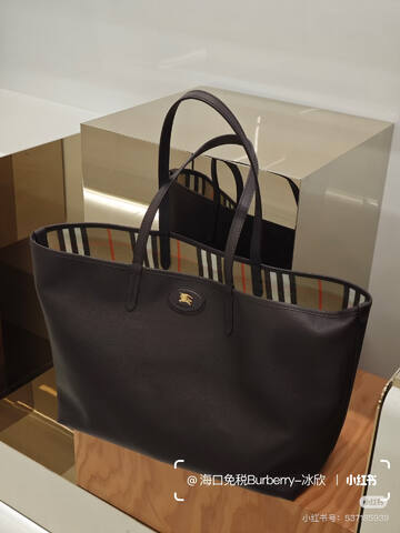 Burberry Black shoulder bag Premium Replica