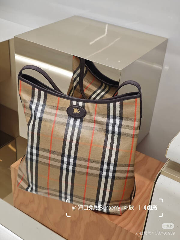 Burberry Black shoulder bag — Premium Replica