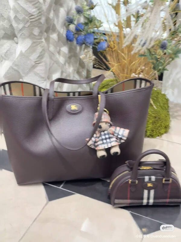 Burberry Black shoulder bag — Premium Replica
