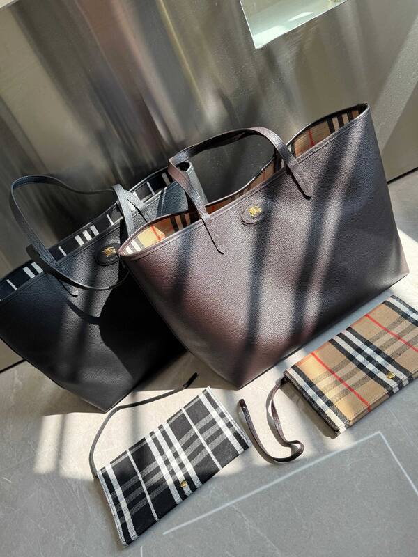 Burberry Black 40x30x16cm shoulder bag — 1:1 Replica