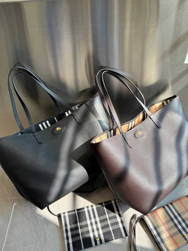 Burberry Black 40x30x16cm shoulder bag — 1:1 Replica
