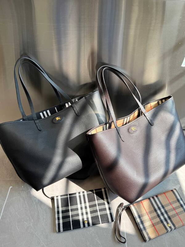 Burberry Black 40x30x16cm shoulder bag — 1:1 Replica