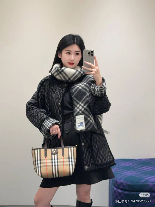 Burberry Brown 25x18x10cm shoulder bag — Premium Replica