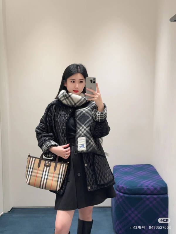 Burberry Brown 25x18x10cm shoulder bag — Premium Replica
