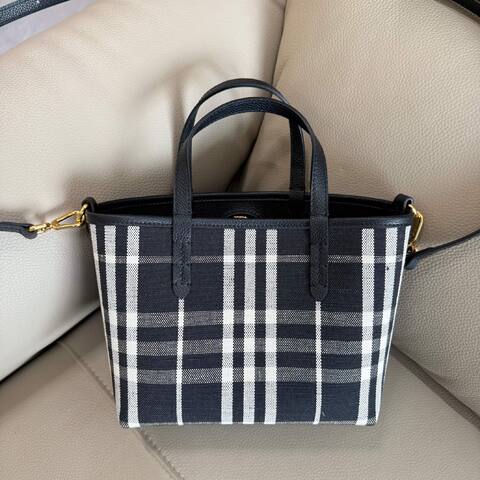 Burberry Black 18x12cm shoulder bag Premium Replica