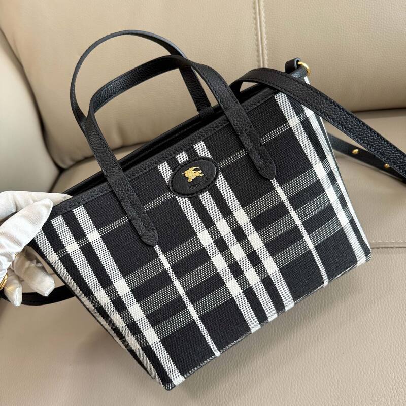 Burberry Black shoulder bag — 1:1 Replica