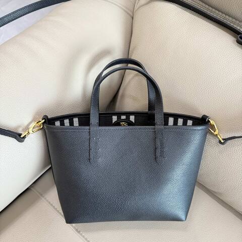 Burberry Black 18x12cm shoulder bag 1 1 Replica