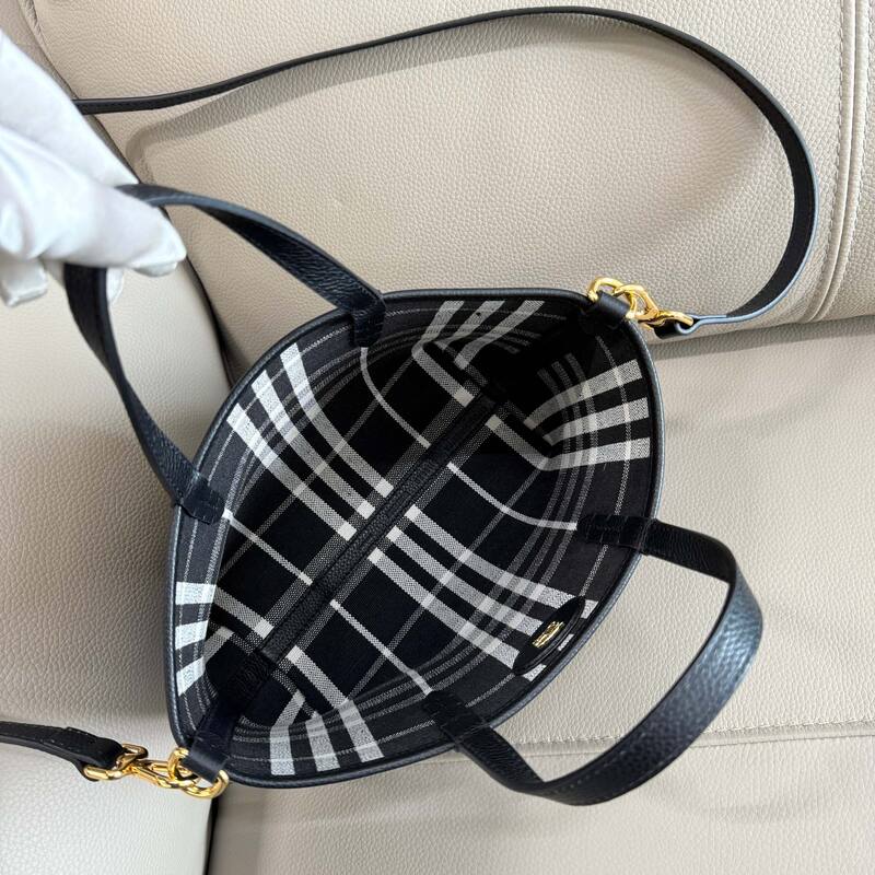 Burberry Black shoulder bag — 1:1 Replica