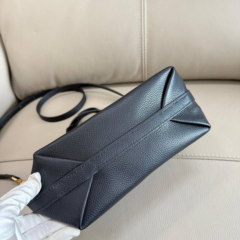Burberry Black shoulder bag — 1:1 Replica