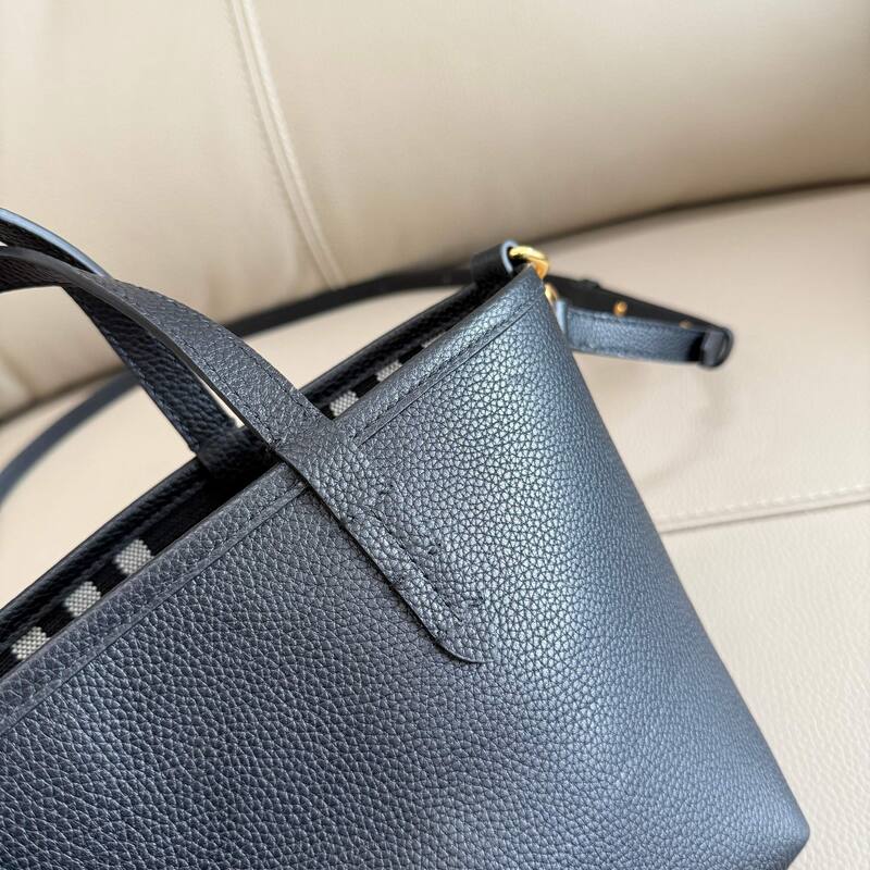Burberry Black shoulder bag — 1:1 Replica