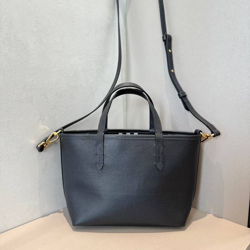 Burberry Black shoulder bag — AAA Quality Replica