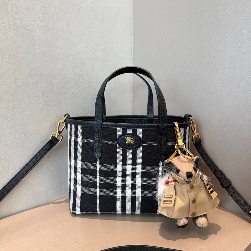Burberry Black shoulder bag — AAA Quality Replica