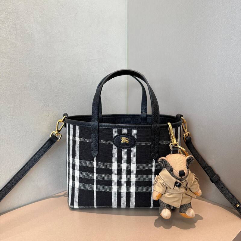 Burberry Black shoulder bag — AAA Quality Replica