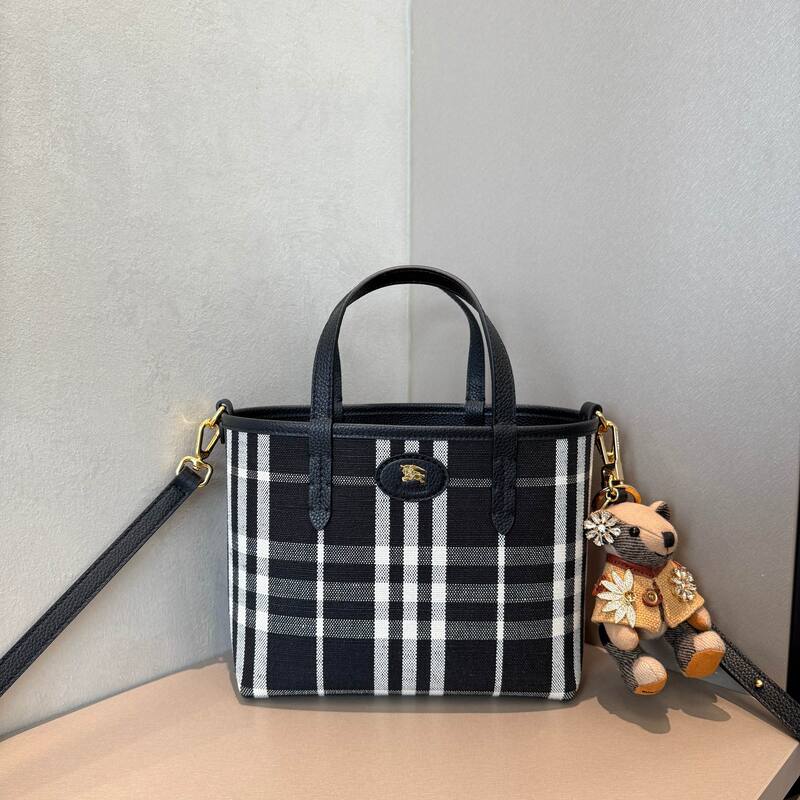 Burberry Black shoulder bag — AAA Quality Replica