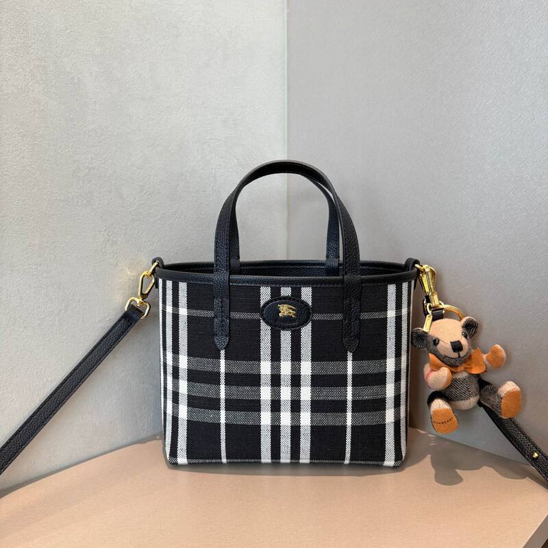 Burberry Black shoulder bag — AAA Quality Replica