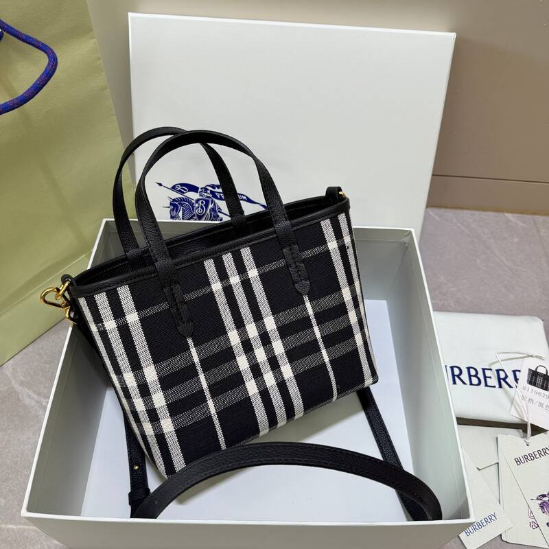 Burberry Black shoulder bag — AAA Quality Replica