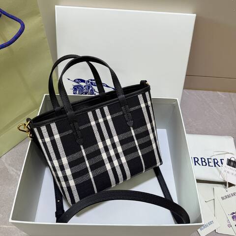 Burberry Black 18x12cm shoulder bag AAA Quality Replica