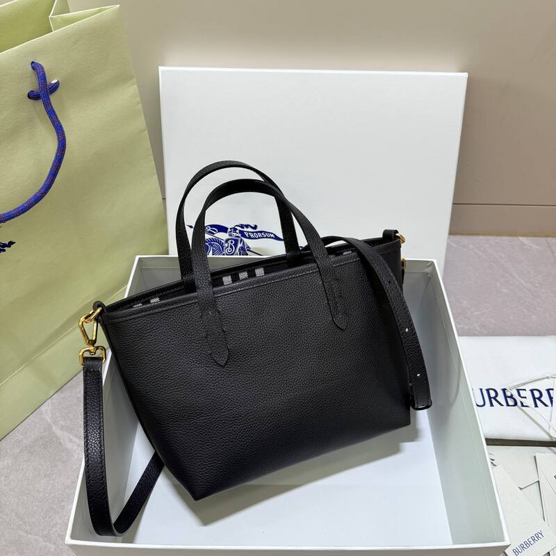 Burberry Black shoulder bag — AAA Quality Replica