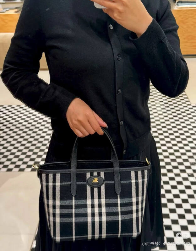 Burberry Black shoulder bag — 1:1 Replica