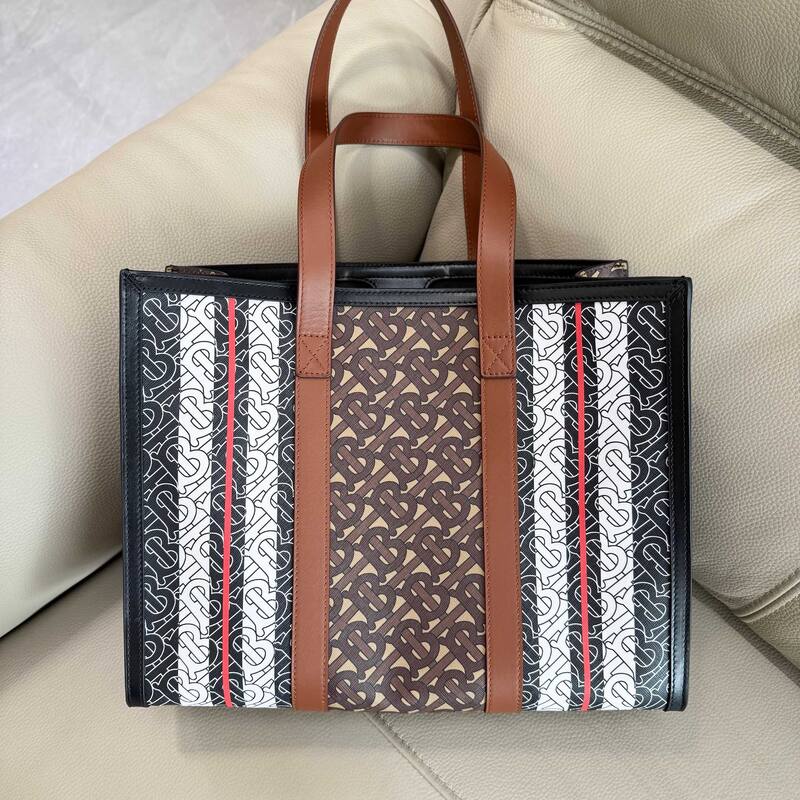 Burberry Monogram shoulder bag — 1:1 Replica