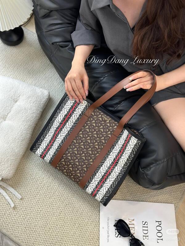 Burberry Monogram shoulder bag — 1:1 Replica